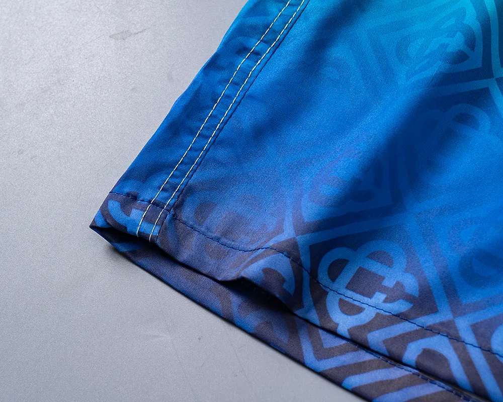 28138# 2026 Spring and Summer New Arrival Men's Short High Quality Swimming Beach Shorts. Official website synchronization. Original hardware. Rigorous workmanship. Side seams. Front and rear rails are double-line pressed. M-3XL. Gradual Color Change.